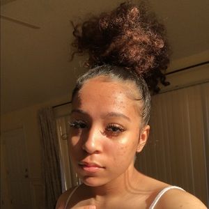 Meet your Posher, Amira